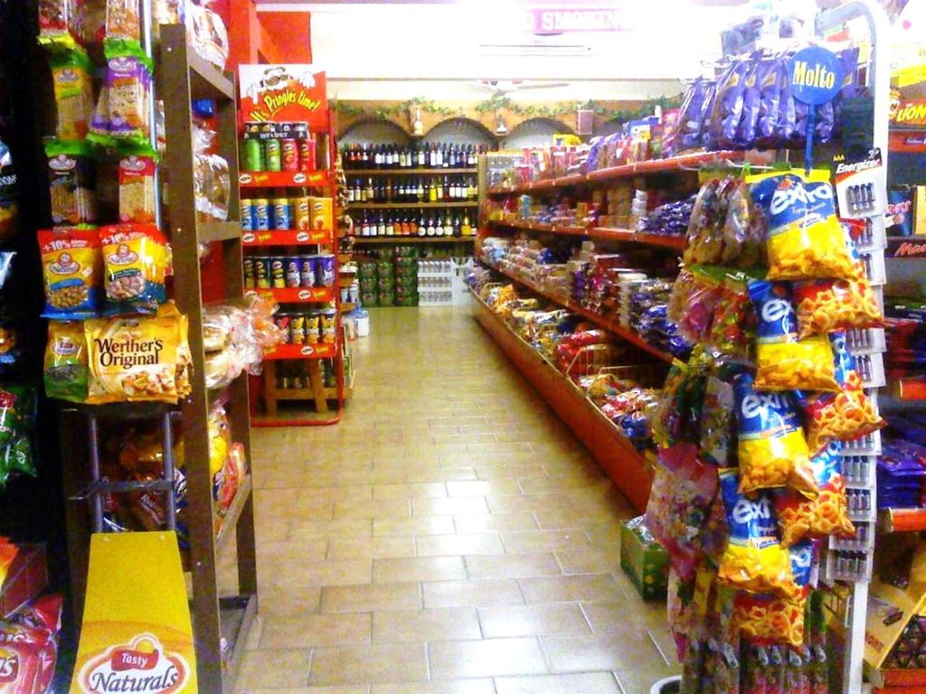 Supermarket nebo jiné obchody v  aparthotelu nebo okolí