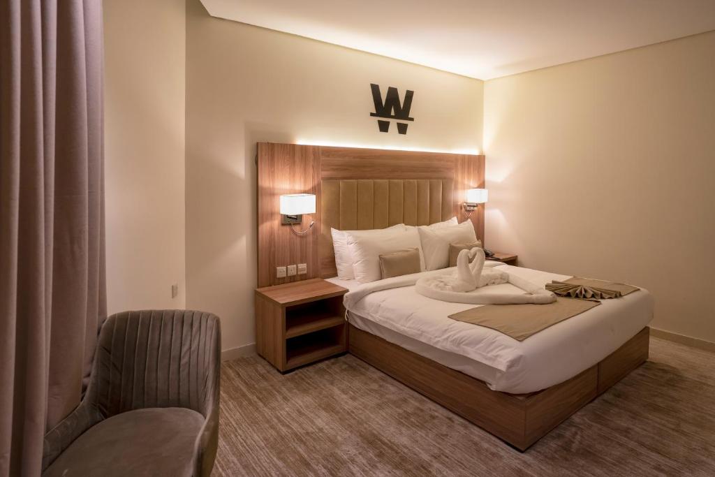 Postel nebo postele na pokoji v ubytování W Suites Hotel