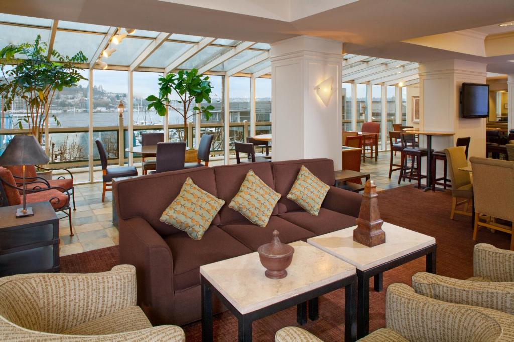 a lobby with a couch and tables and chairs at Silver Cloud Hotel - Seattle Lake Union in Seattle