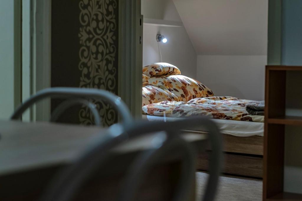 Posteľ alebo postele v izbe v ubytovaní Katyca Apartman
