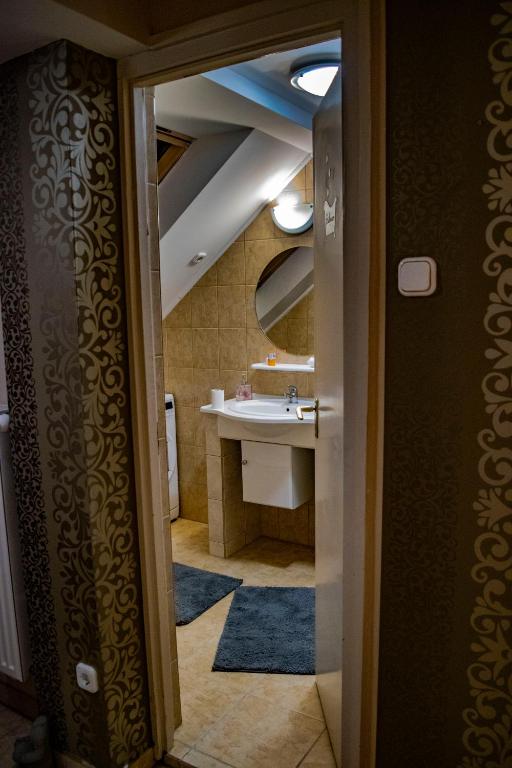 Kúpeľňa v ubytovaní Katyca Apartman