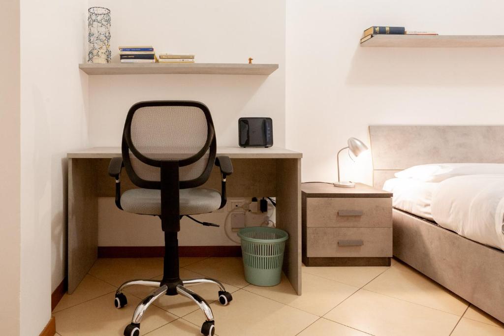 A bed or beds in a room at BnButler - Pellegrino Rossi, 42 - Ampio e Comodo per 5
