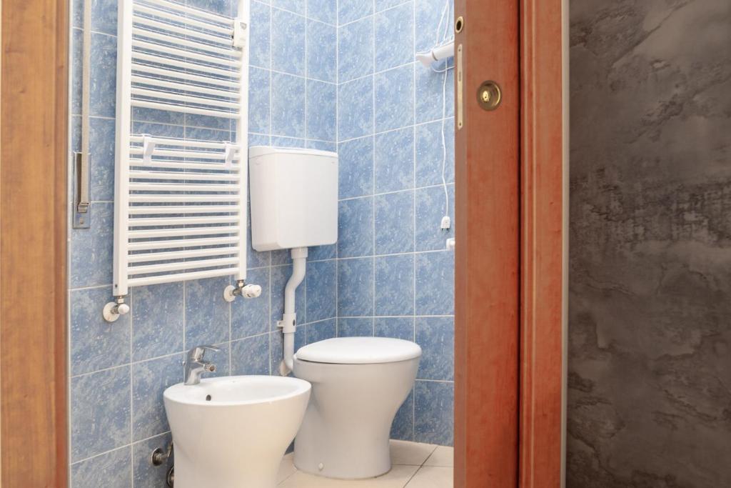 A bathroom at BnButler - Pellegrino Rossi, 42 - Ampio e Comodo per 5