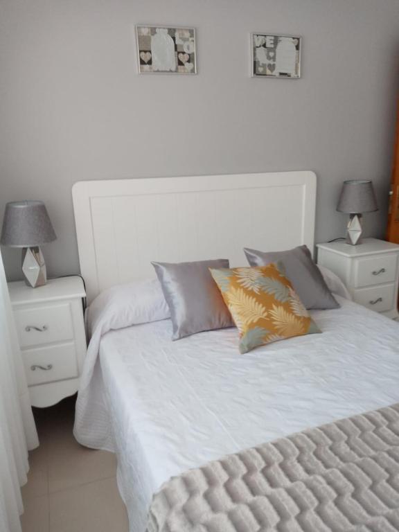 Posteľ alebo postele v izbe v ubytovaní Apartamento Combarro Ángeles