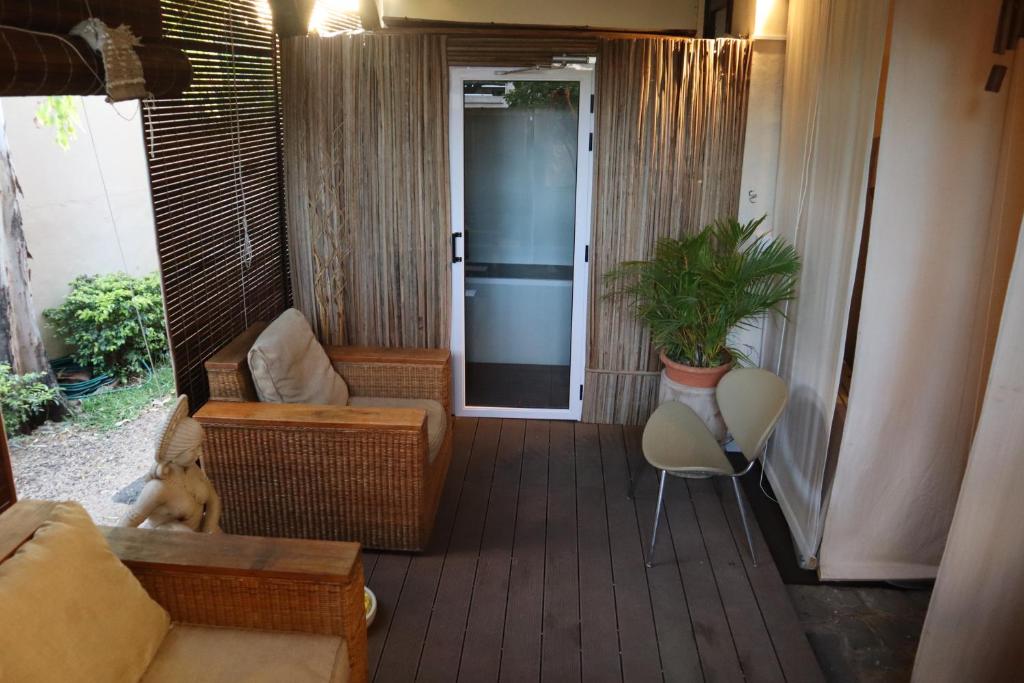 Posezení v ubytování Le Gite du Bonheur Guest House & Car Rental