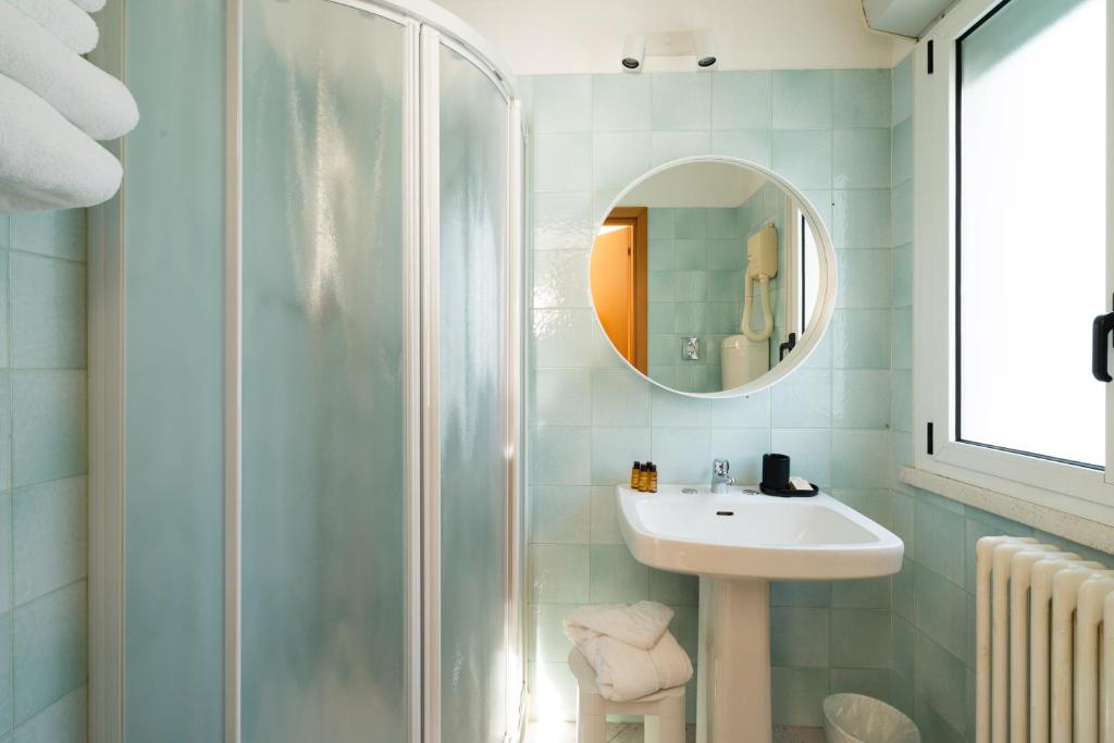 Hotel Adriatica con Piscina - Resim 23