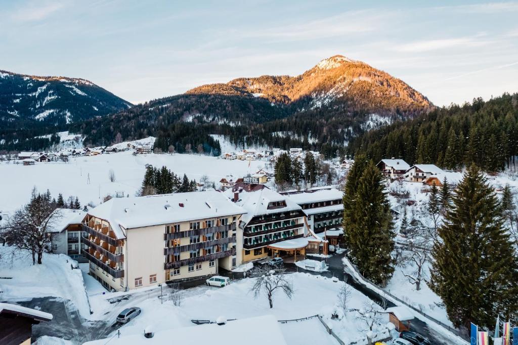 Nespecifikovaný výhled na hory nebo výhled na hory při pohledu z hotelu