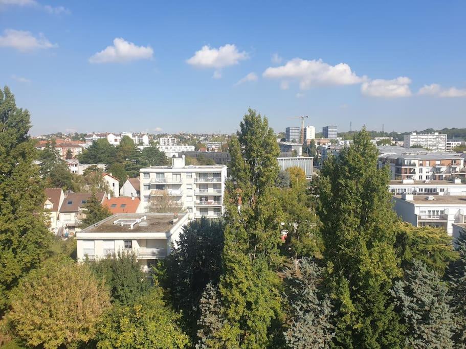 Výhľad na mesto Rosny-sous-Bois alebo výhľad na mesto priamo z apartmánu