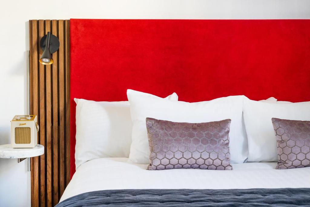 Postel nebo postele na pokoji v ubytování The Berkeley Square Hotel Bristol