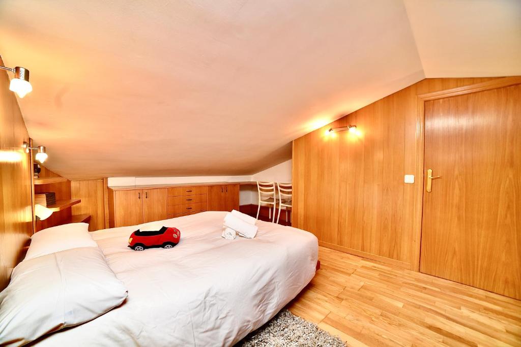 Postel nebo postele na pokoji v ubytování Ático duplex alto Standing en Escaldes PL861 HUT-6508