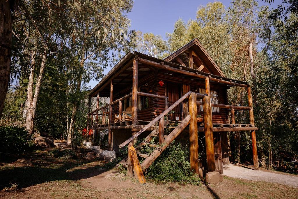 a log cabin in the middle of a forest at Namasté Cabaña Tandil in Tandil