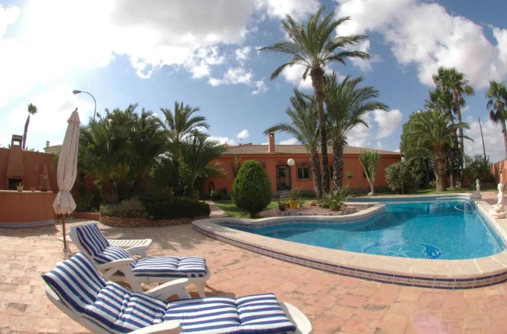 Bazén v ubytování Charming Villa in Torrevieja with Private Pool nebo v jeho okolí