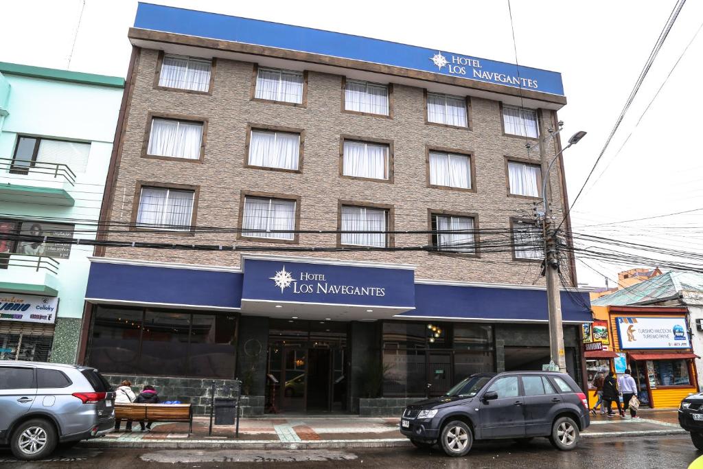 a building on a street with cars parked in front of it at HOTEL LOS NAVEGANTES in Punta Arenas