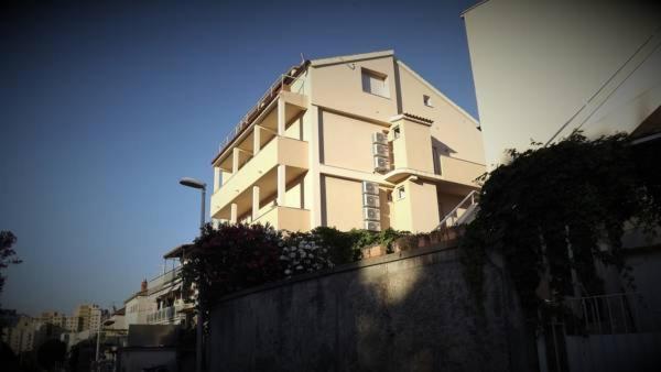Stunning 4 Sleeper Apartment in Split
