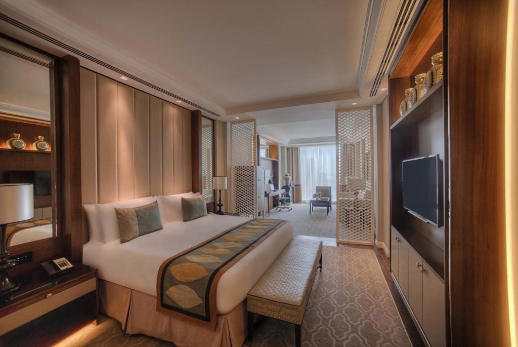 
Junior Suite with City View
