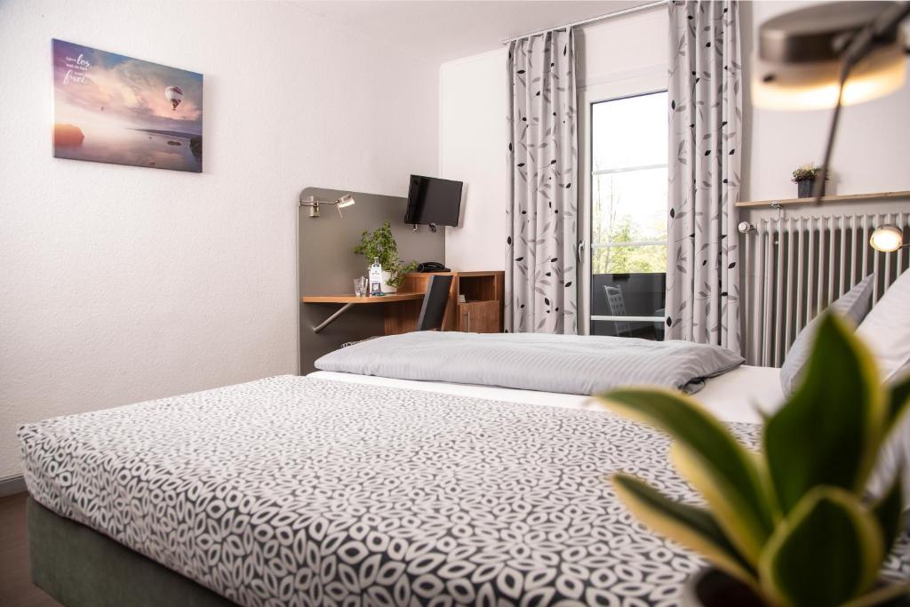 Postel nebo postele na pokoji v ubytování Hotel Russweiher