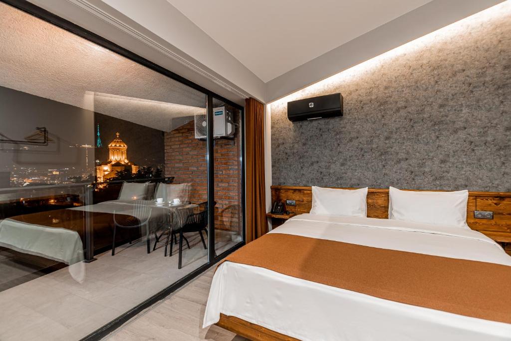 Postel nebo postele na pokoji v ubytování Ivy Hotel
