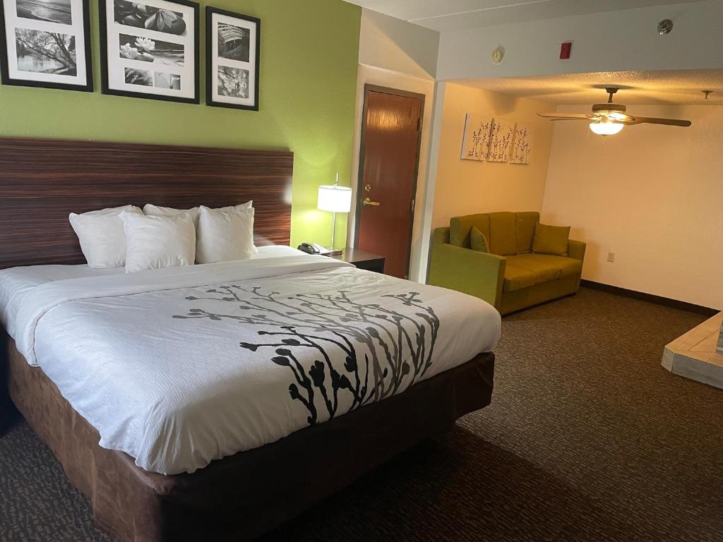 Sleep Inn & Suites near Sports World Blvd photo