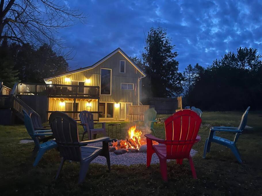 MoonShadow 4 Season Cottage Near Sauble Beach, Wiarton aktualne ceny na rok 2023