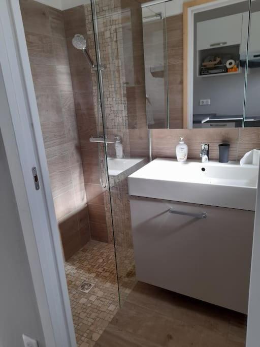 Kúpeľňa v ubytovaní Villa avec piscine chauffée entre terre et mer