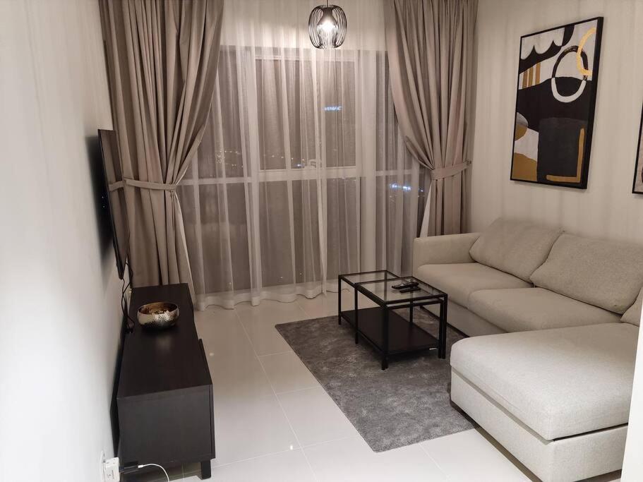 Bel appartement avec piscine et vue sur le golf