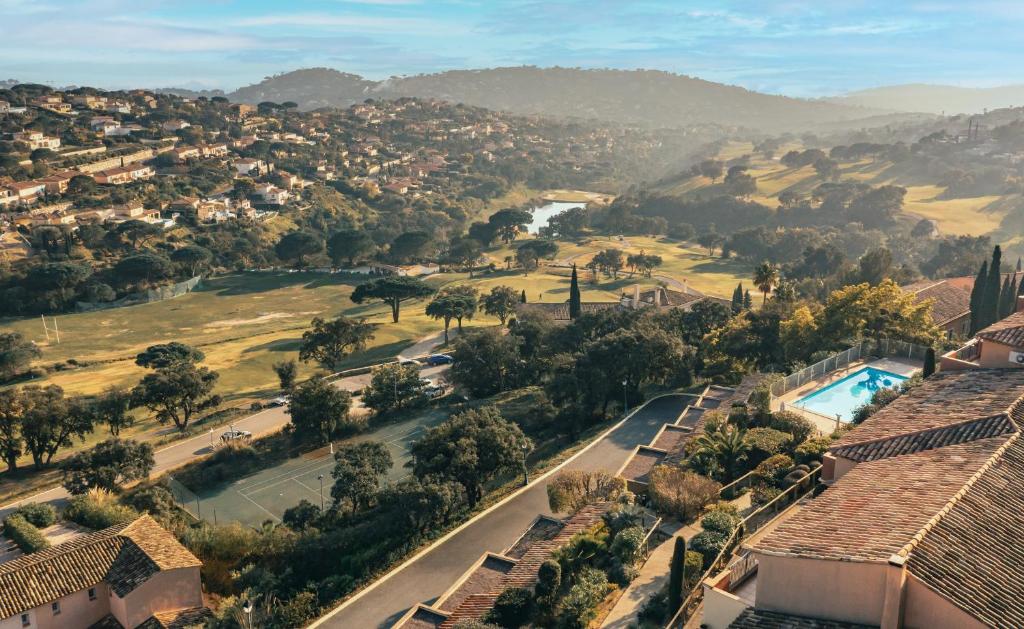 an aerial view of a village with a river and houses at Bel appartement, terrasse, piscine, vue sur Golf in Sainte-Maxime