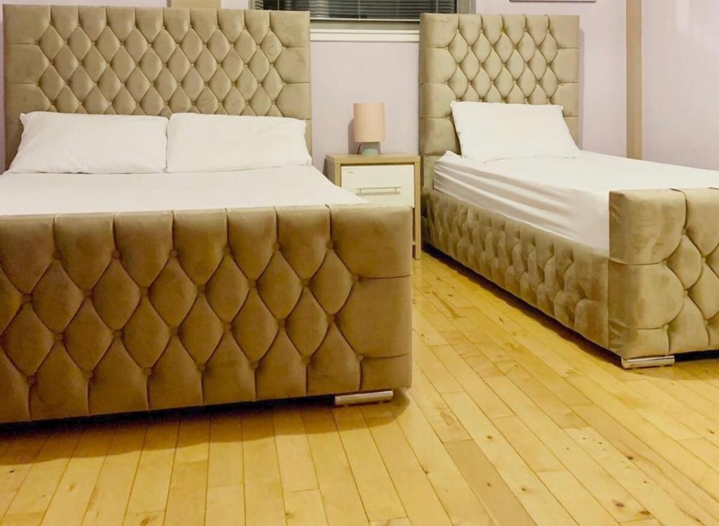 Glasgow Central Station SKYLINE Apartment with Parking (2 bedrooms, 2 bathrooms, 1 living room-Kitchen) - Three-Bedroom Apartment