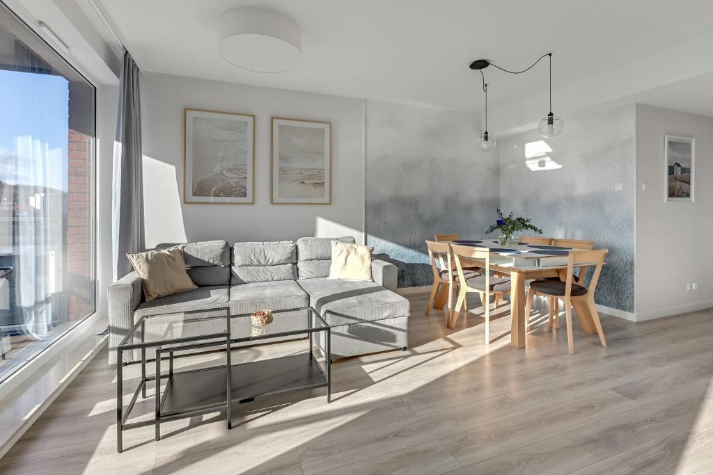 Blue Mandarin Island - Two-Bedroom Apartment - 71 Chmielna Street
