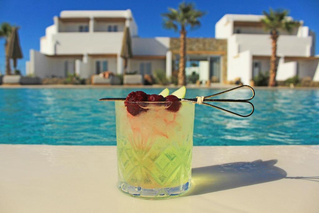 Basen w obiekcie Adama Mykonos Boutique Hotel lub w pobliżu