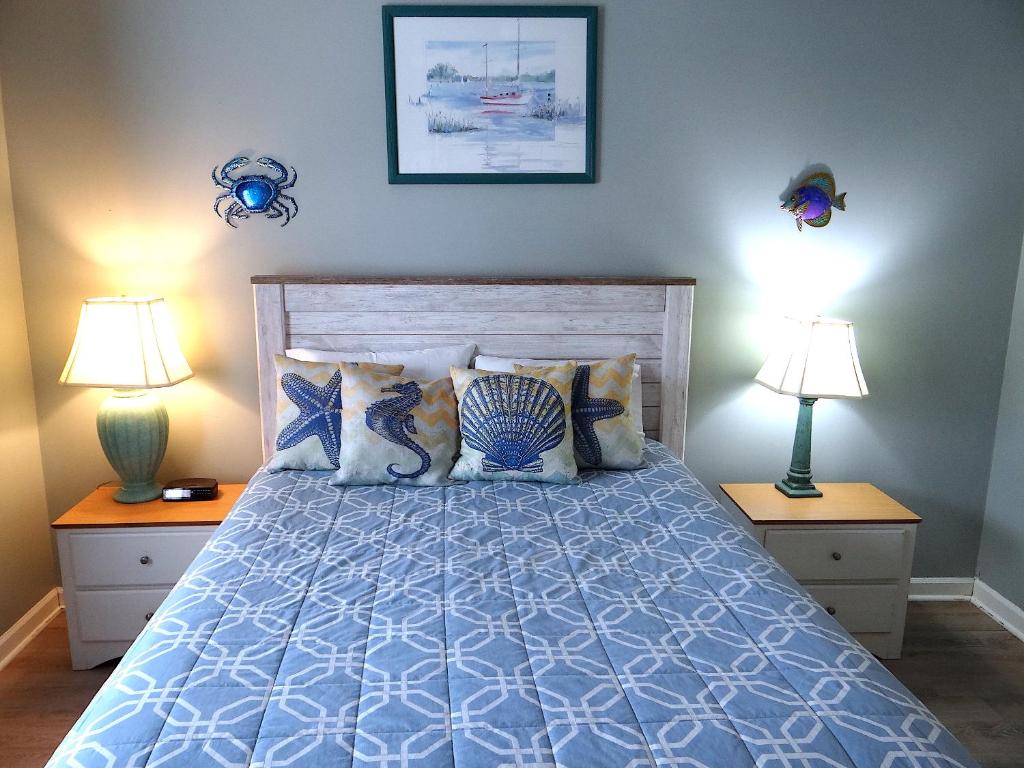 a bedroom with a blue bed with two lamps at 1J Golf Colony Resort in Family Friendly Surfside in Myrtle Beach