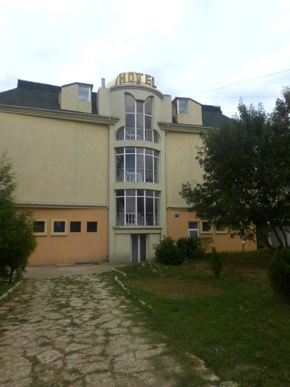 Pancho Family Hotel - Housity