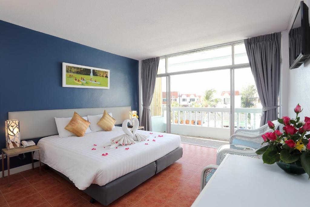 Postel nebo postele na pokoji v ubytování ON Hotel Phuket - SHA
