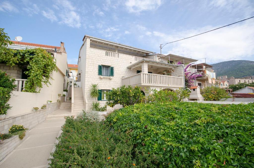 Výhľad na hory alebo výhľad na hory priamo z apartmánu