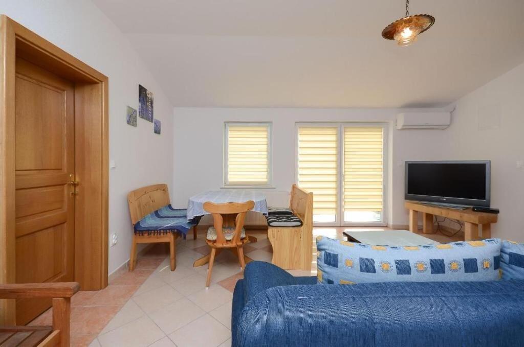 TV a/nebo společenská místnost v ubytování Apartments Bozana
