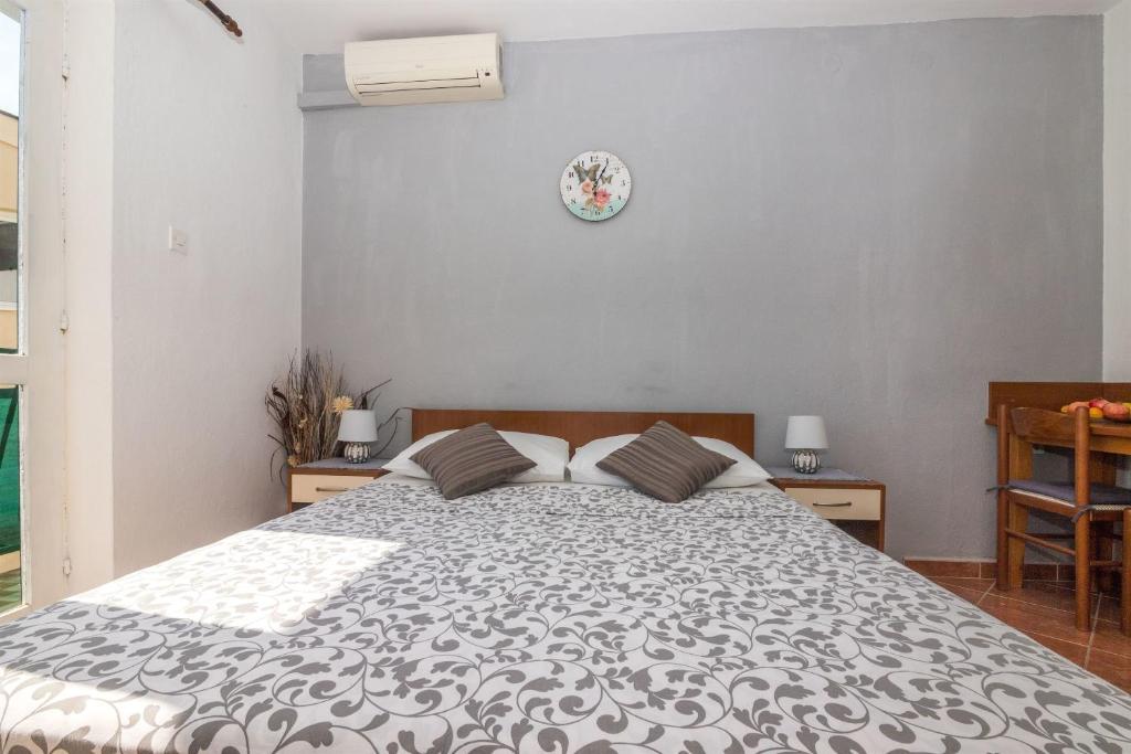 Postel nebo postele na pokoji v ubytování Apartments Tolj