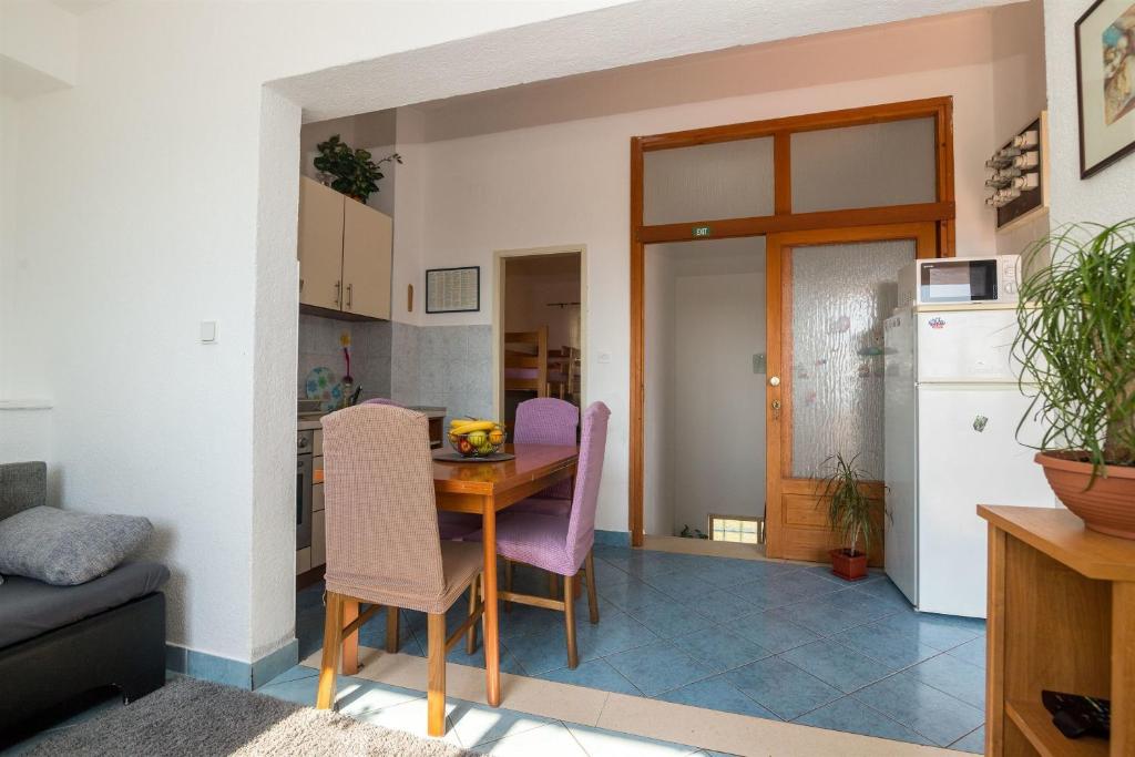 Kuchyň nebo kuchyňský kout v ubytování Apartments Tolj
