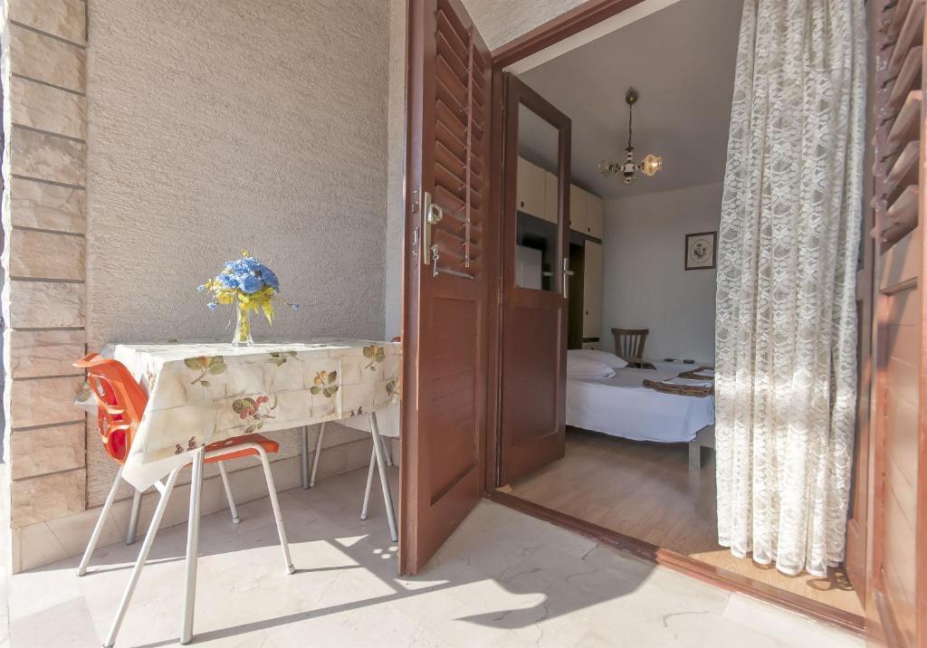 Postel nebo postele na pokoji v ubytování Apartment and Rooms Ivan