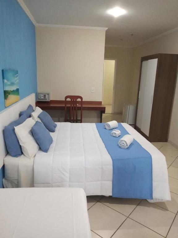 Postel nebo postele na pokoji v ubytování Acrópolis Marina Hotel