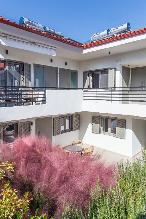 Balkón nebo terasa v ubytování Araliki Suites
