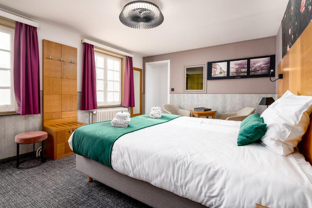 a bedroom with a large bed in a room at Hotel Jacobs in Bruges