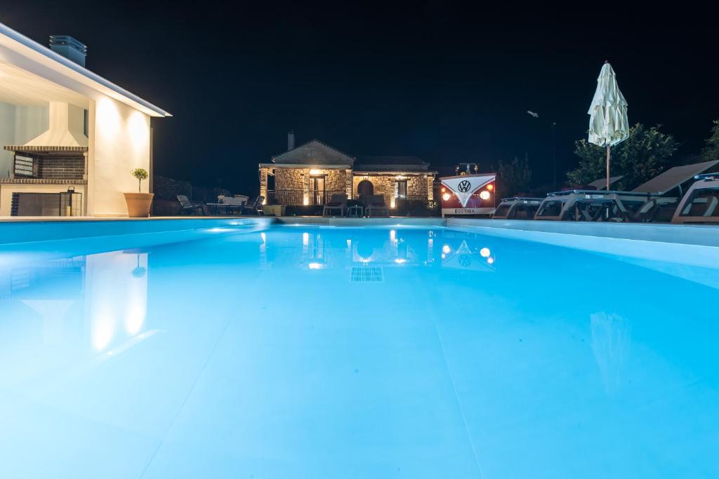 Bazén v ubytování Idothea Stone Villa nebo v jeho okolí