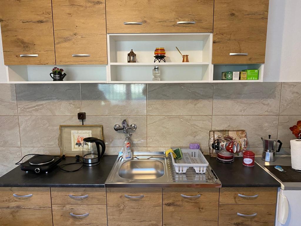 Una cocina o cocineta en Guest House Kevser