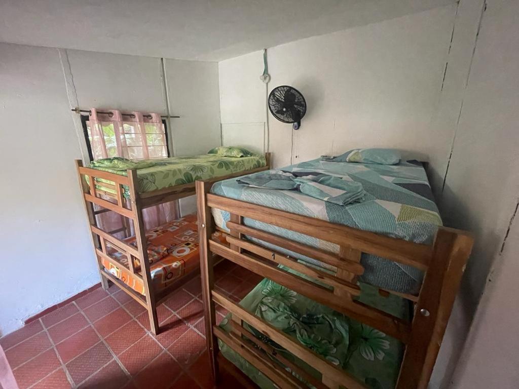 Katil atau katil-katil dalam bilik di Sisio Hostal