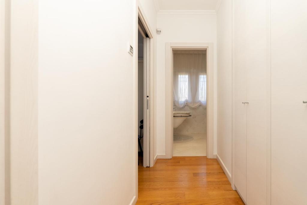A bed or beds in a room at Casa Torre di Specchio con Piscina