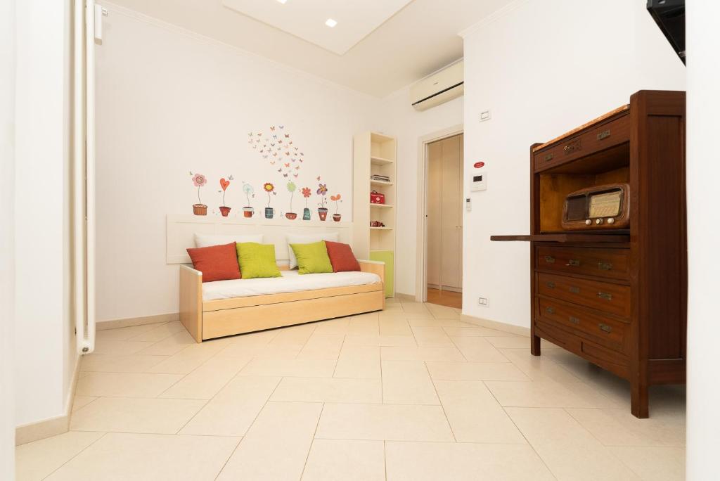 A bed or beds in a room at Casa Torre di Specchio con Piscina