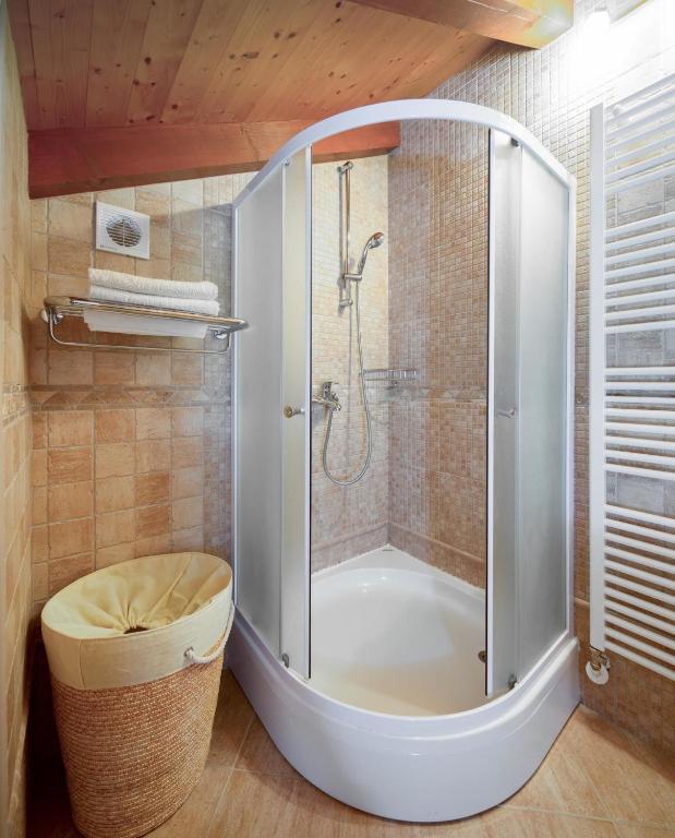 a bathroom with a tub with a shower in it at Apartment Zlendic in Gornje Selo