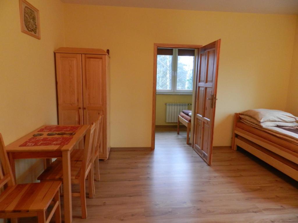 Pokoje Gościnne Przystań KAJA w Sobieskach nad Wkrą - Chambre Familiale Avec Balcon