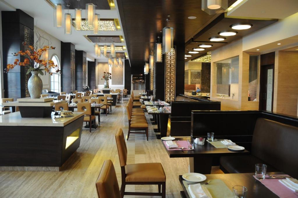Restaurace v ubytování The Pllazio Hotel