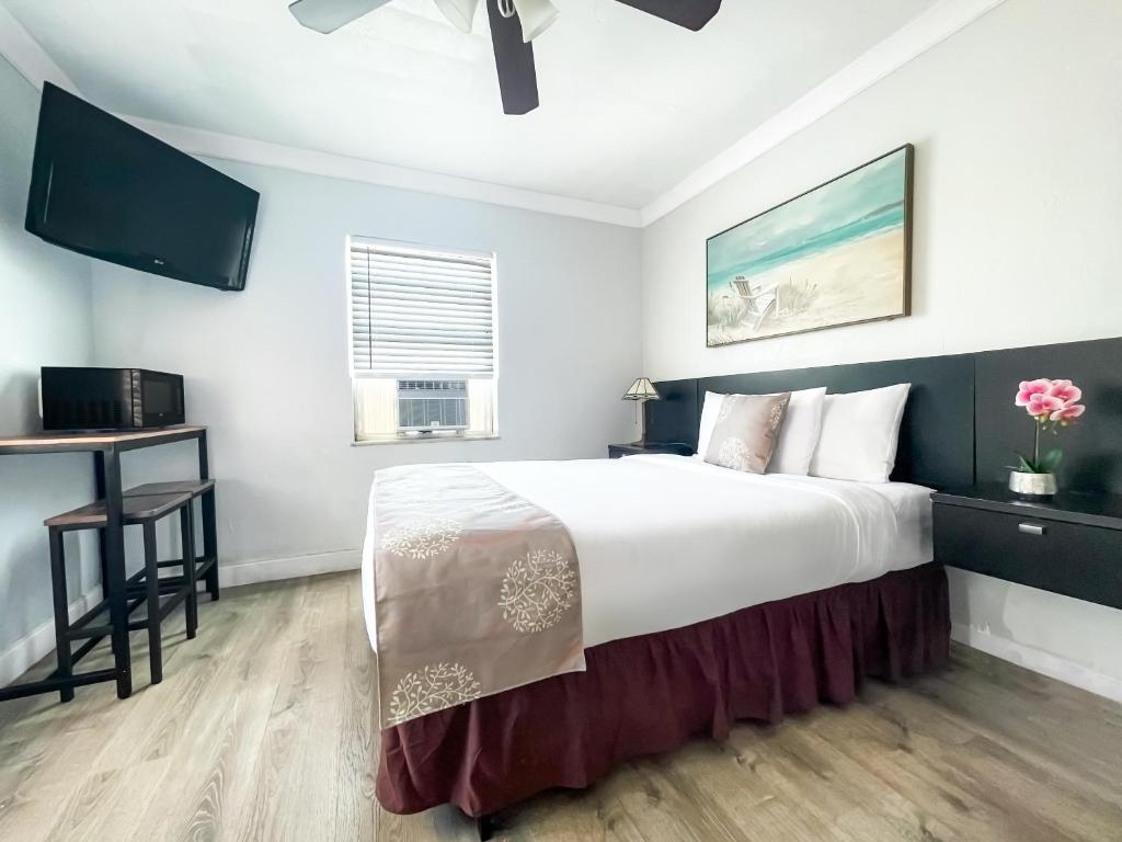 Hollywood Beach Hotels - 