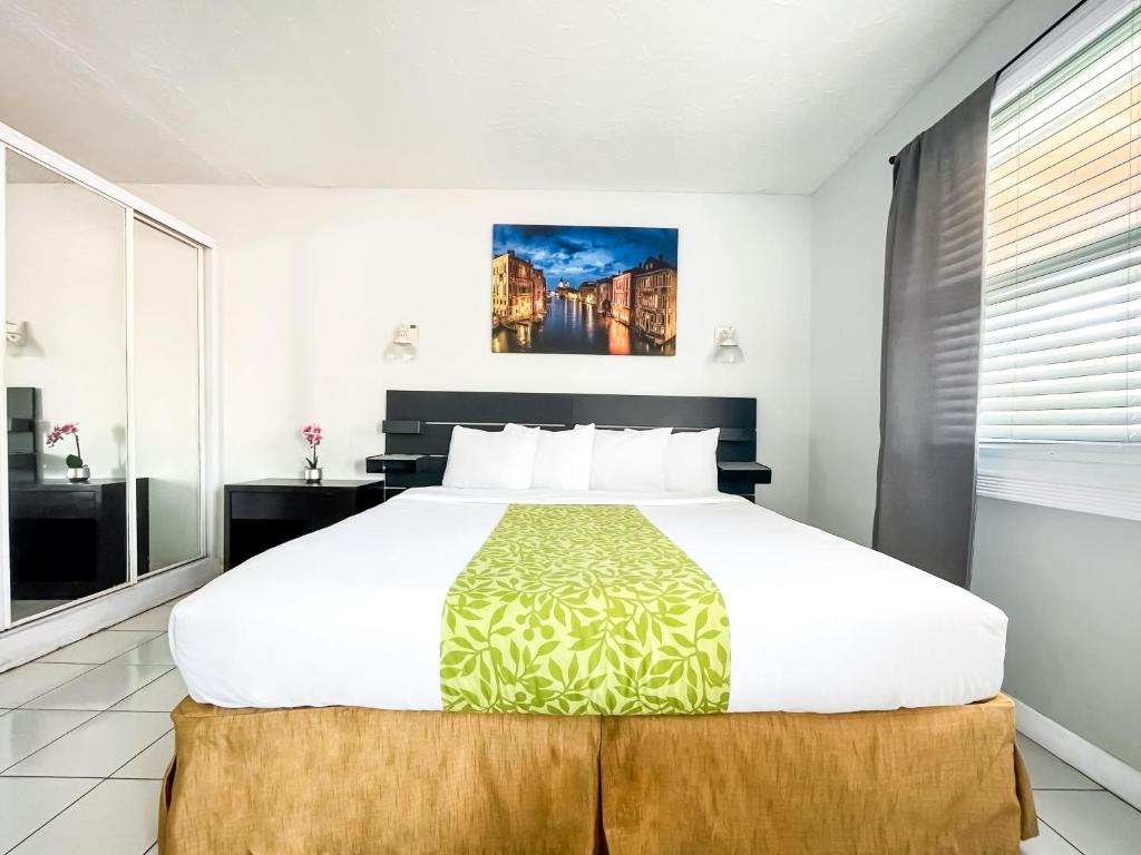 Hollywood Beach Hotels - Studio Poolside